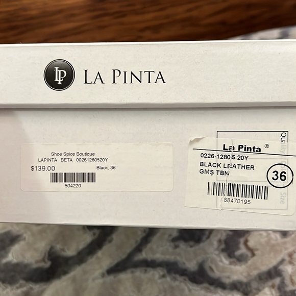 La Pinta black leather shoesGreat condition Zipper on top.Size 36Made in Turkey - Picture 4 of 5